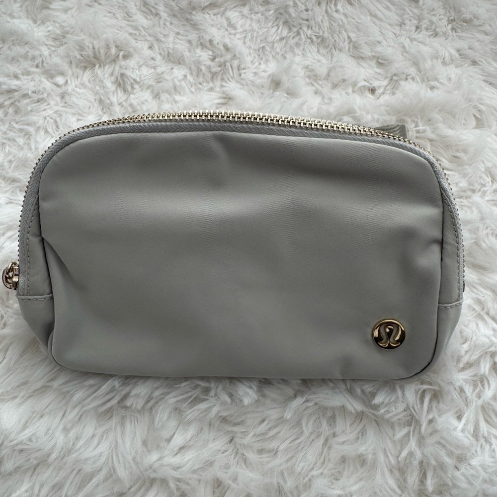 Everyday Belt Bag 1L Gold zipper/logo